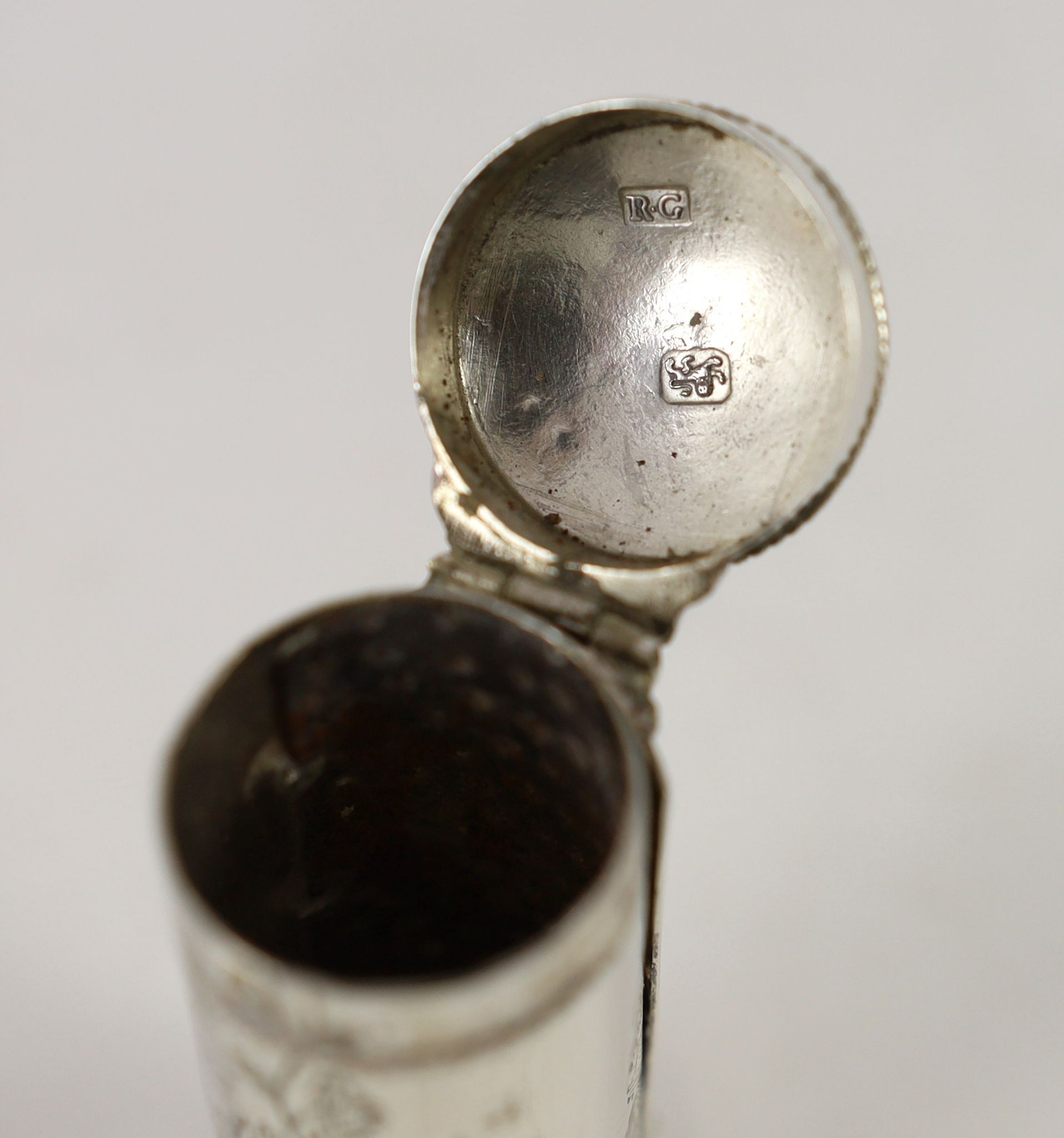 A George III silver cylindrical nutmeg grater, by Richard Gardner